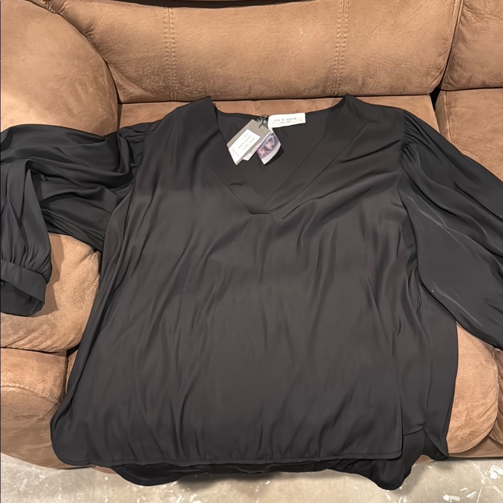 Black V-neck 3/4 Sleeve Relaxed Oversized Blouse